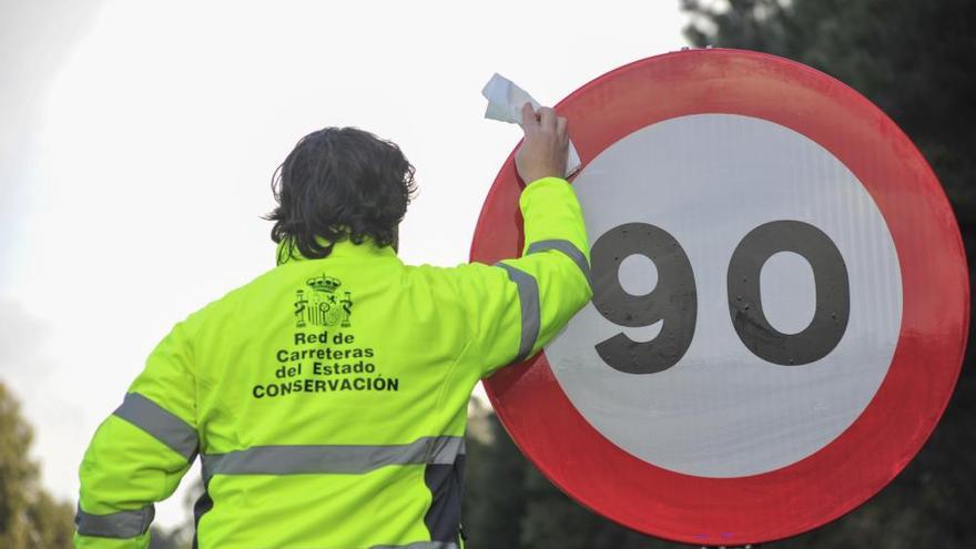 El límite de 90 km/h en carreteras convencionales entra en vigor este martes