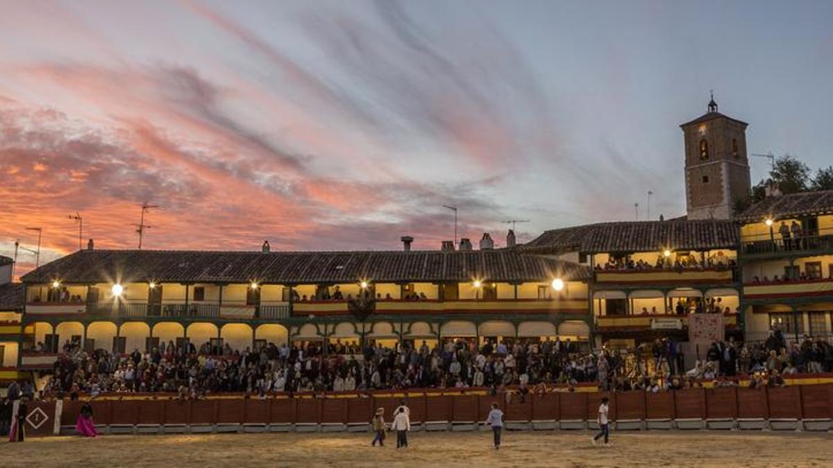 La plaza de toros de Chincón al atardecer