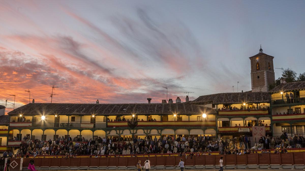 La plaza de toros de Chincón al atardecer