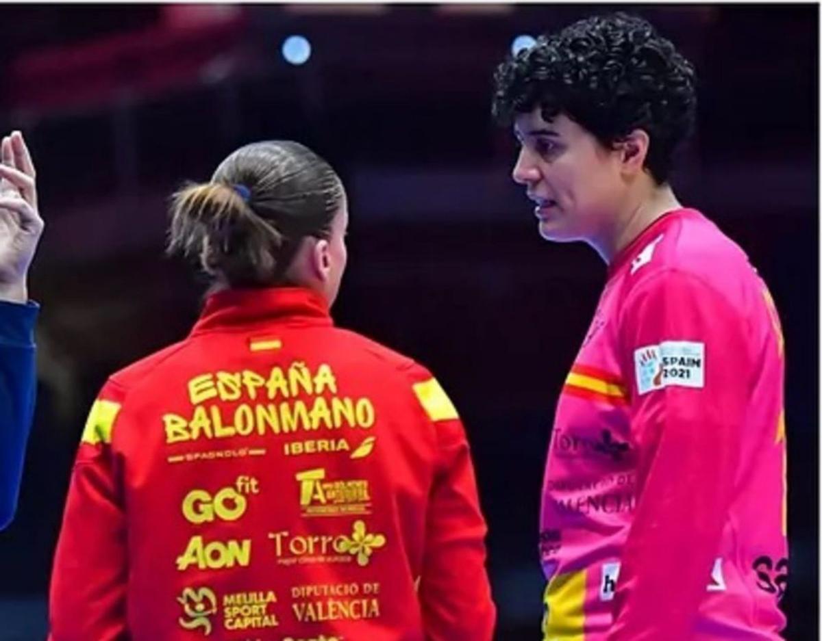 Silvia Navarro y Merche Castellanos comparten portería en la selección española de balonmano. |   EHF