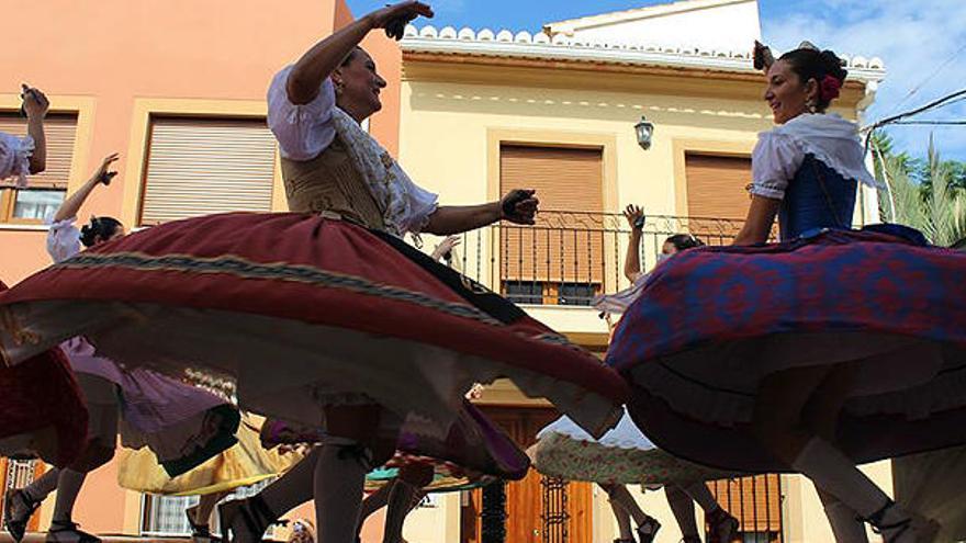 &#039;Les danses&#039; unen a Benitatxell y Canet d´en Berenguer