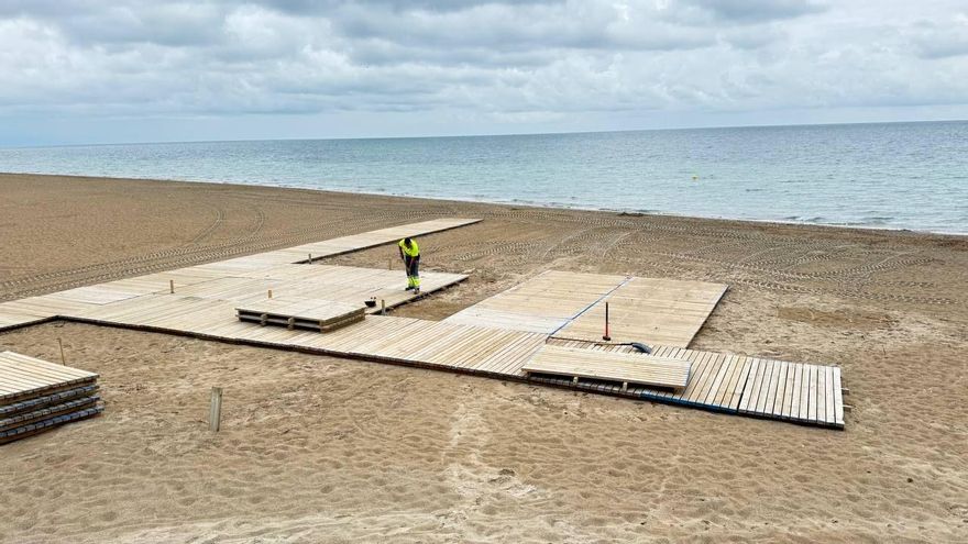 Socorristas a todas horas en las playas de Dénia: guardias de 24 horas los días festivos y los fines de semana de julio y agosto