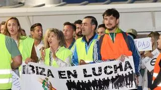Protesta en la cárcel de Ibiza: «Ir de noche, sin bus, no es seguro»