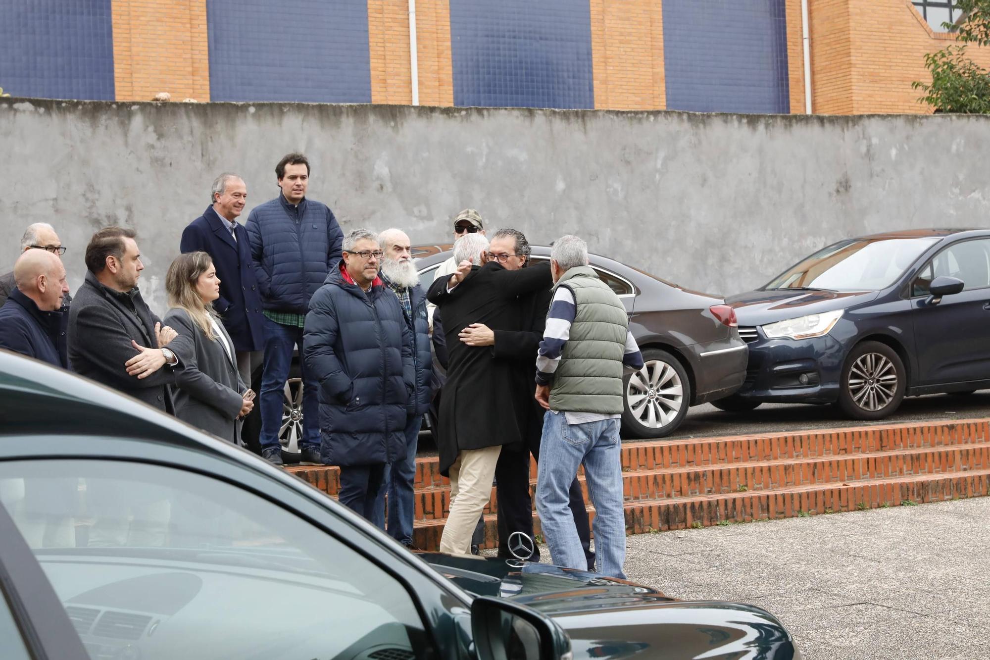 El funeral por Roberto Entrialgo, exdirectivo y precursor de la mejor época del Sporting, en imágenes