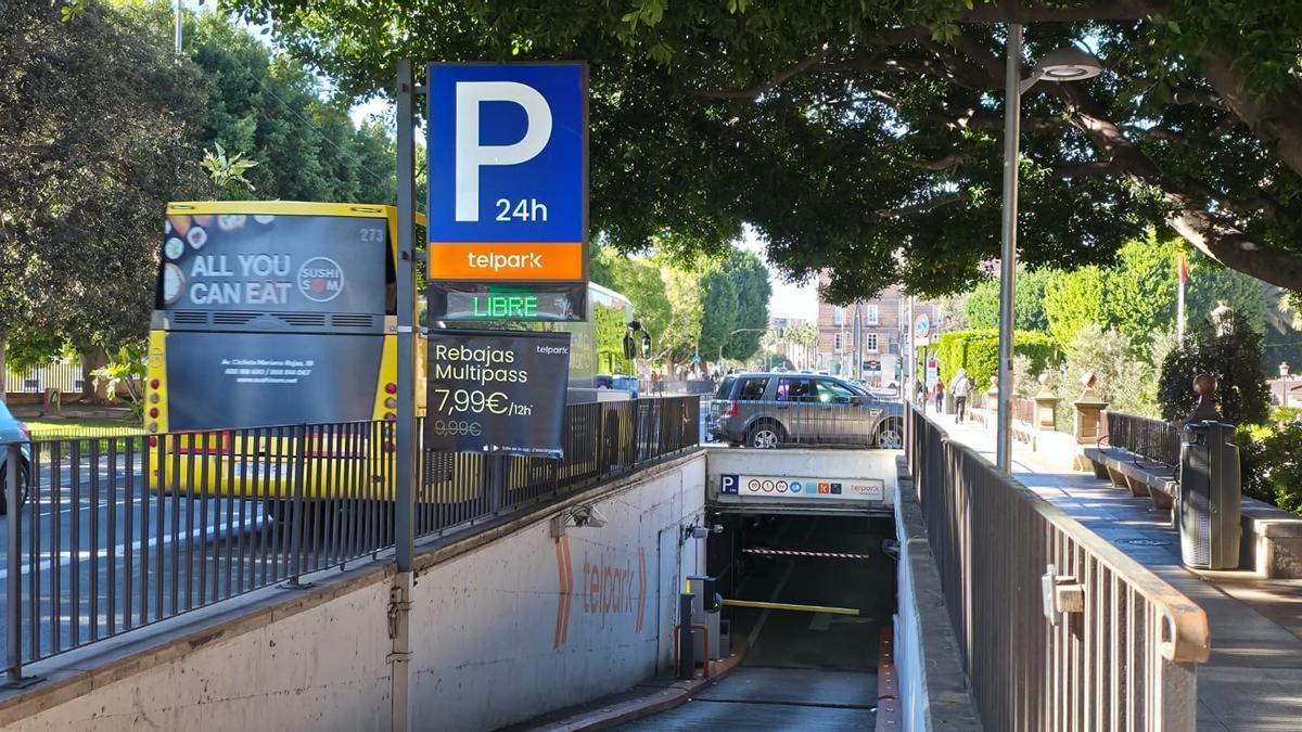Entrada al aparcamiento subterráneo de la Glorieta