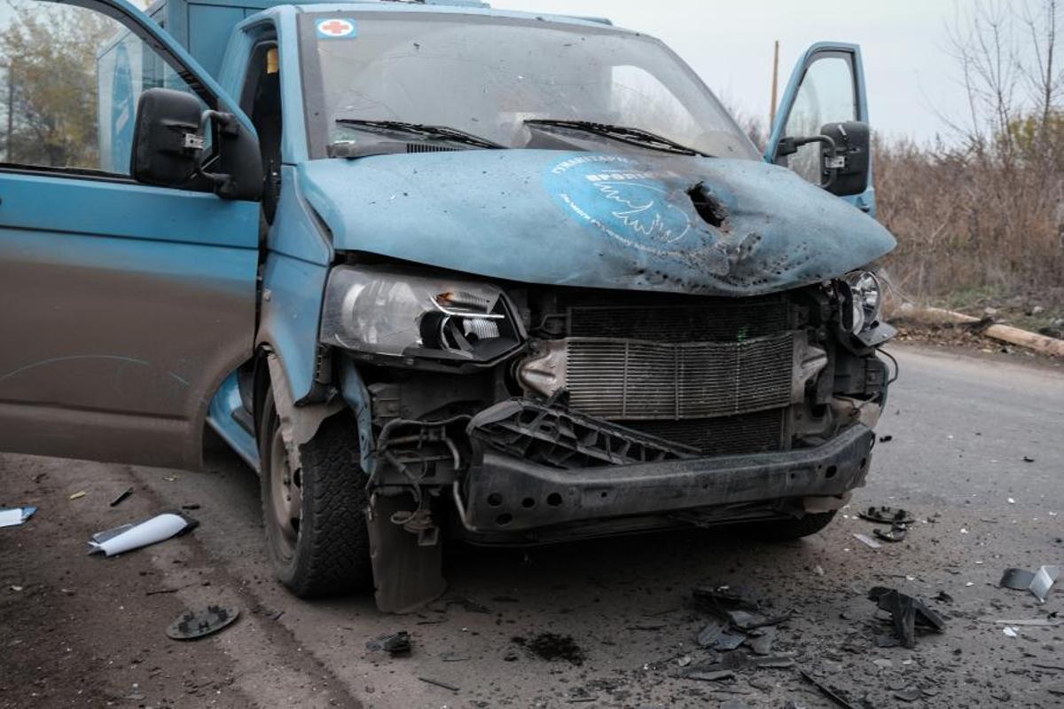 Un dron ruso impacta contra un coche de una misión humanita durante un intento de evacuación de civiles en Donetsk