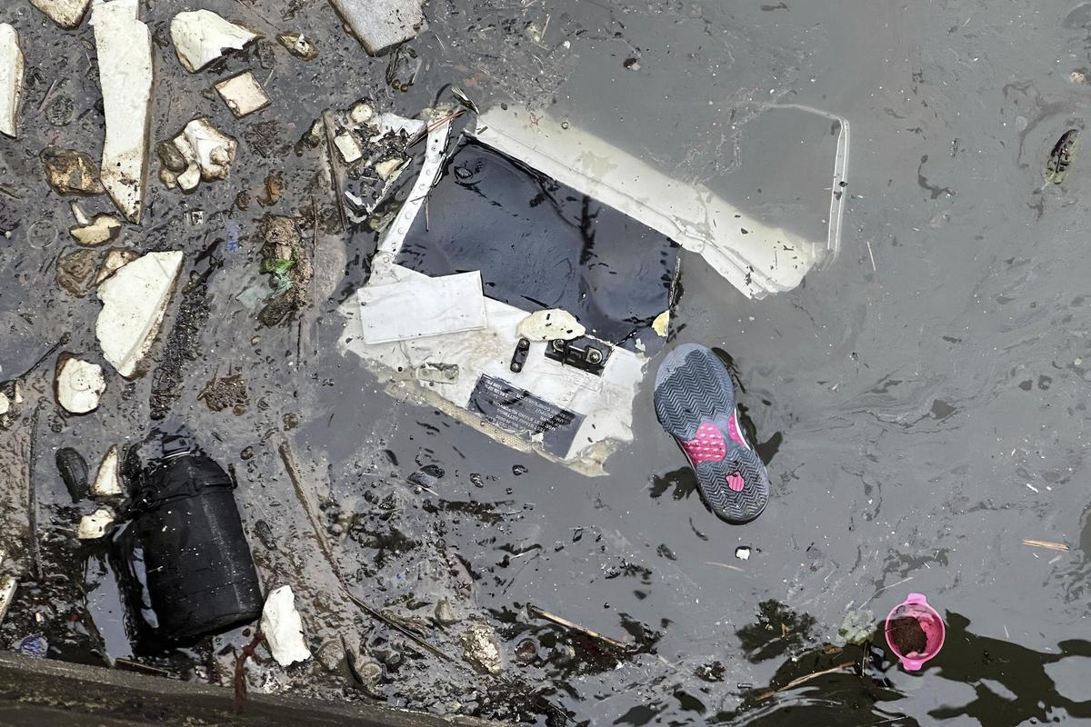 Cinco turistas catalanes y el piloto mueren al caer un helicóptero en el río Hudson de Nueva York