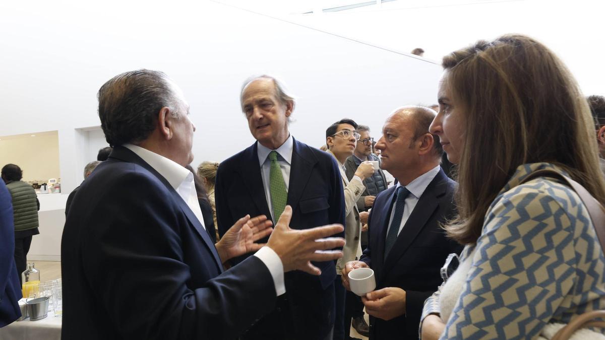 El presidente de Cesuga, Venancio Salcines, con el presidente de Ence, Ignacio Colmenares, su responsable en Galicia, Antonio Casal, y la dircom Mar Santos.