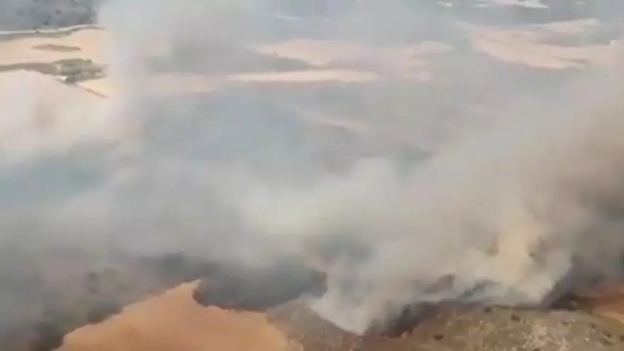 El incendio en Tamarite obliga a desalojar tres pueblos y a cortar una carretera mientras varias dotaciones aéreas trabajan en su extinción