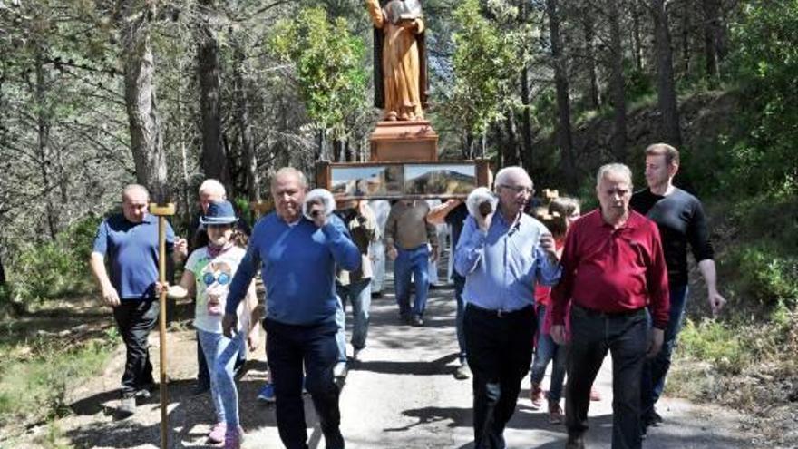 Los vecinos de Moró comparten una mañana festiva en honor a Sant Vicent