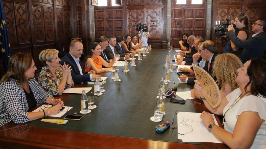 Imagen de la reunión ayer tarde de la mesa del diálogo social en el Palau de la Generalitat.