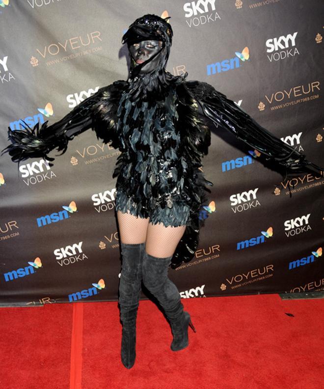 Heidi Klum disfrazada de cuervo en Halloween