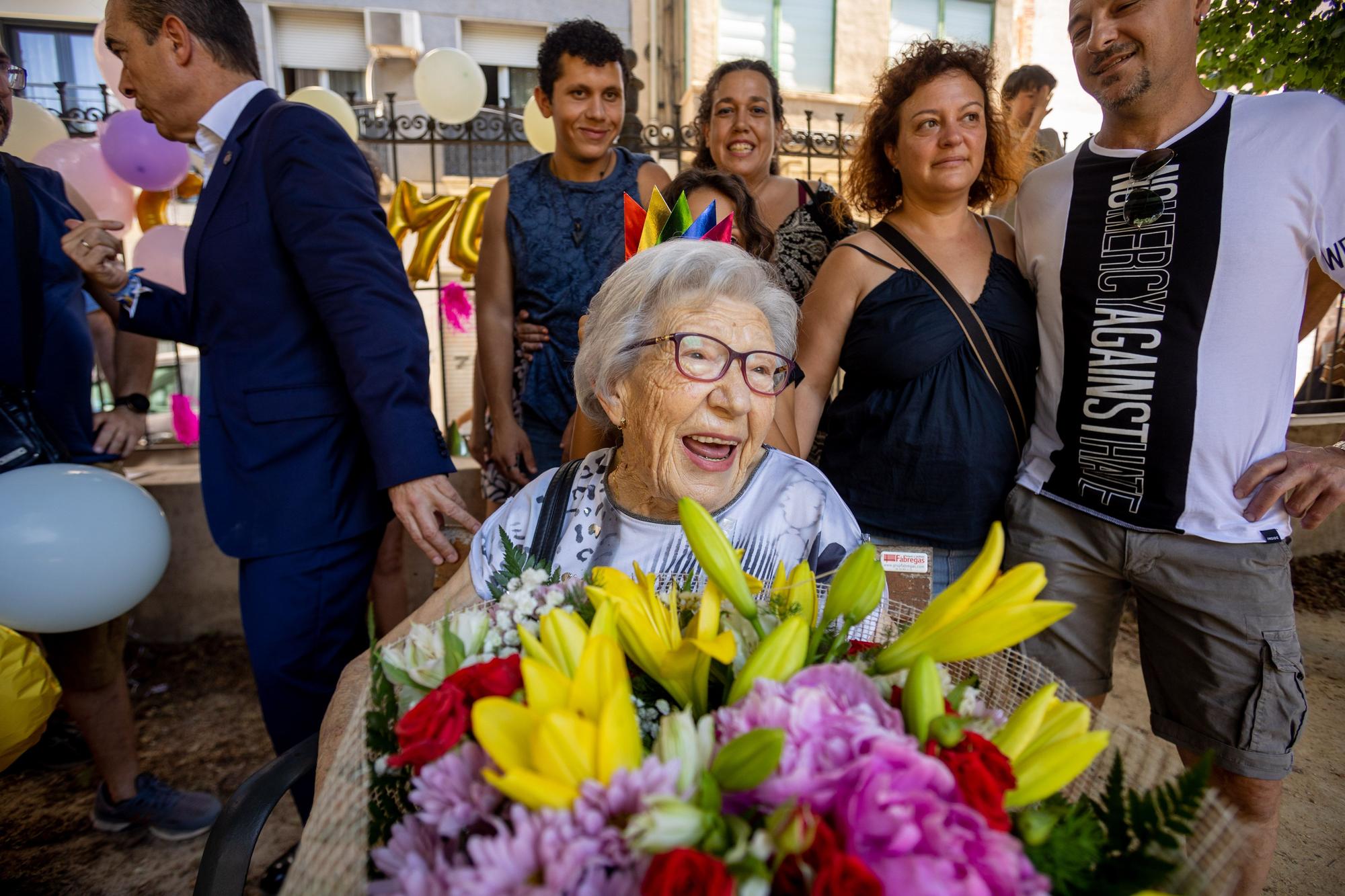 Homenaje de familia y amigos a Carmen Nicolás que cumple 102 años