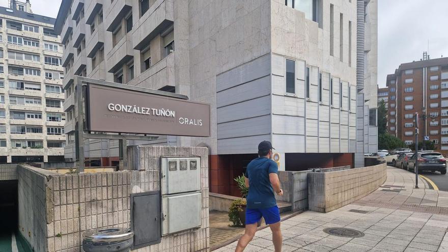 La histórica clínica dental González Tuñón de Oviedo cierra y deja a sus pacientes con tratamientos sin terminar