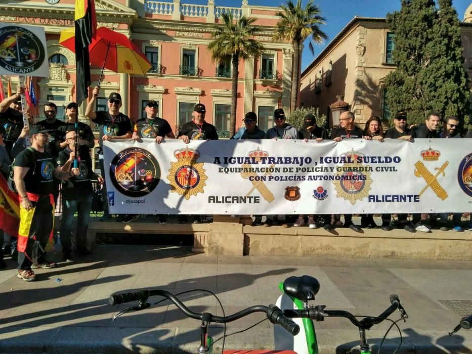 Agentes de Alicante en la protesta de Murcia.