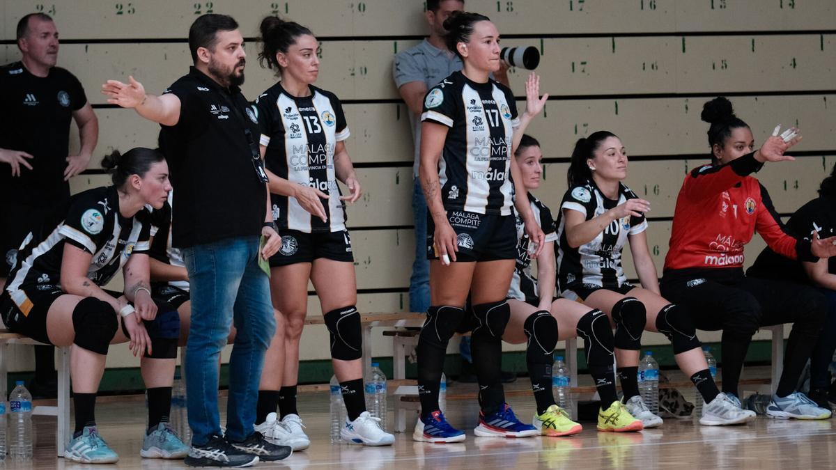 Marta López, a la derecha de Suso Gallardo, se despidió este domingo del Costa del Sol.