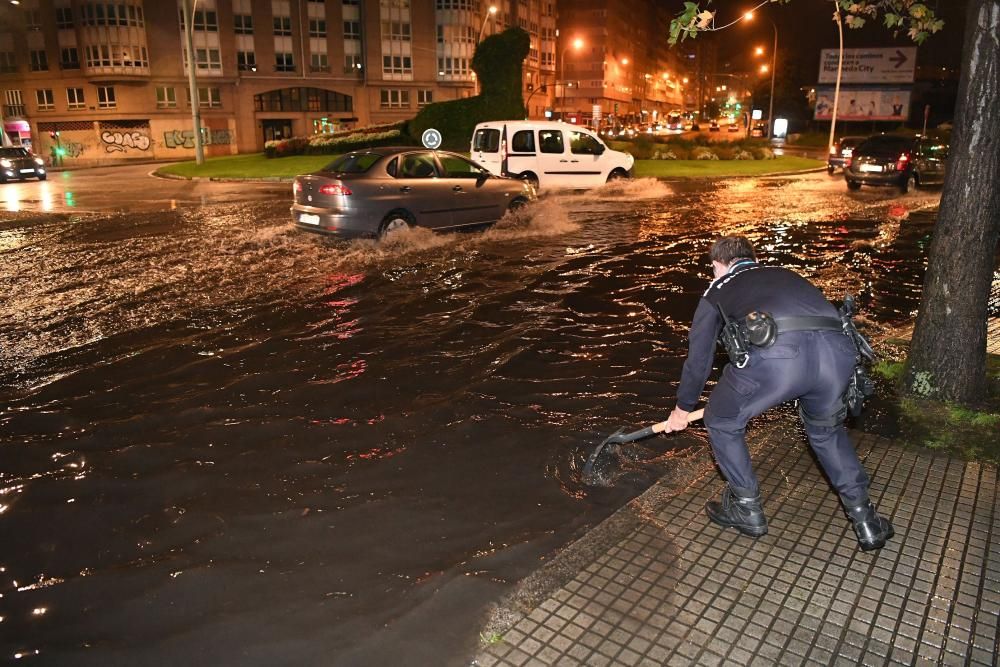 Una tromba de agua deja inundaciones en A Coruña