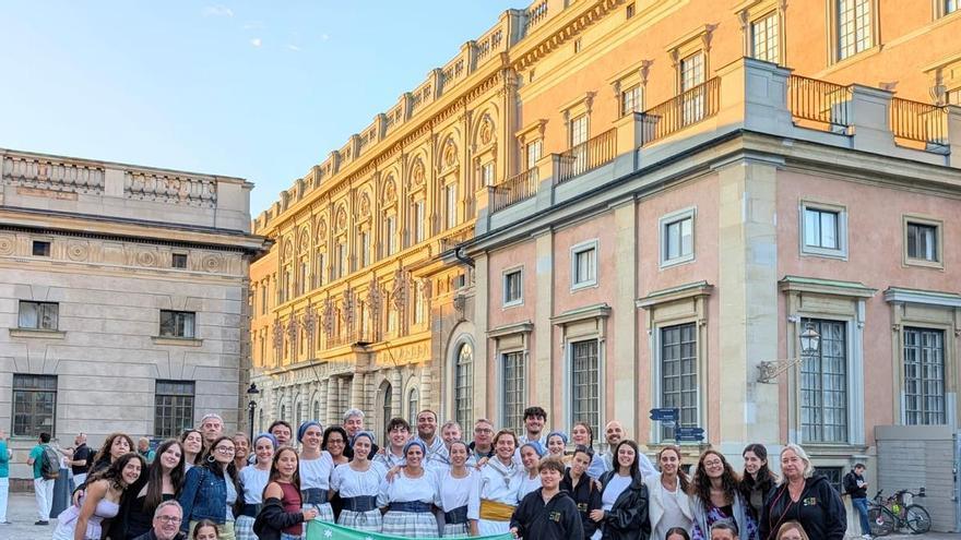 L’Esbart Som Riu d’Or porta Sant Fruitós a l’Aplec Internacional d’Estocolm i hi estrena un nou ball
