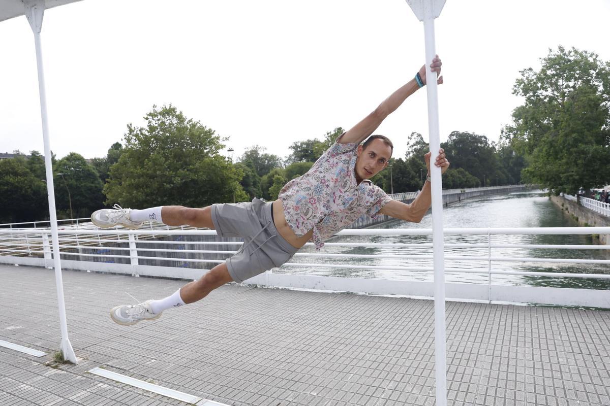 Ivan Kuzmenko practicando en el el puente de la Feria sobre el Piles.
