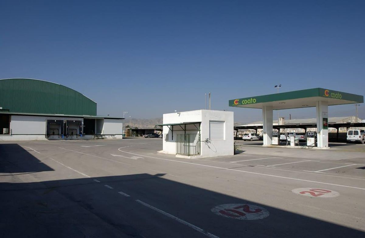 Coato cuenta con una gasolinera para agricultores y público en general.