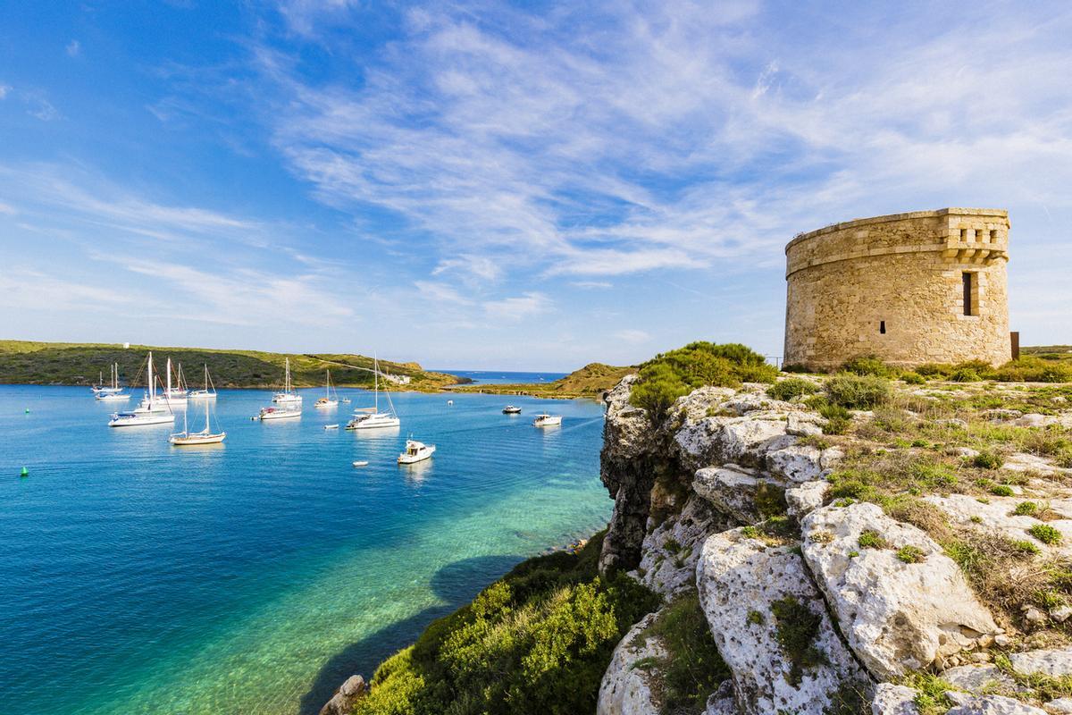 Pequeña bahía en La Mola de Mahón, Menorca