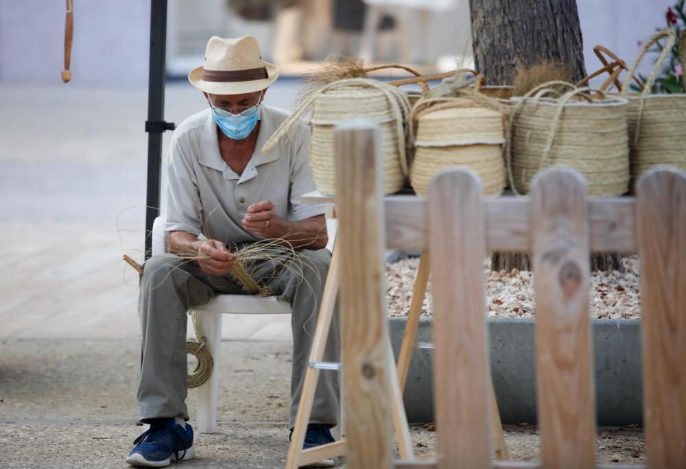 La Trobada d''Artesans i Oficis vuelve a Vara de Rey sin desfile de carros ni ''ball pagès'' pero con la alegría de poder celebrarse