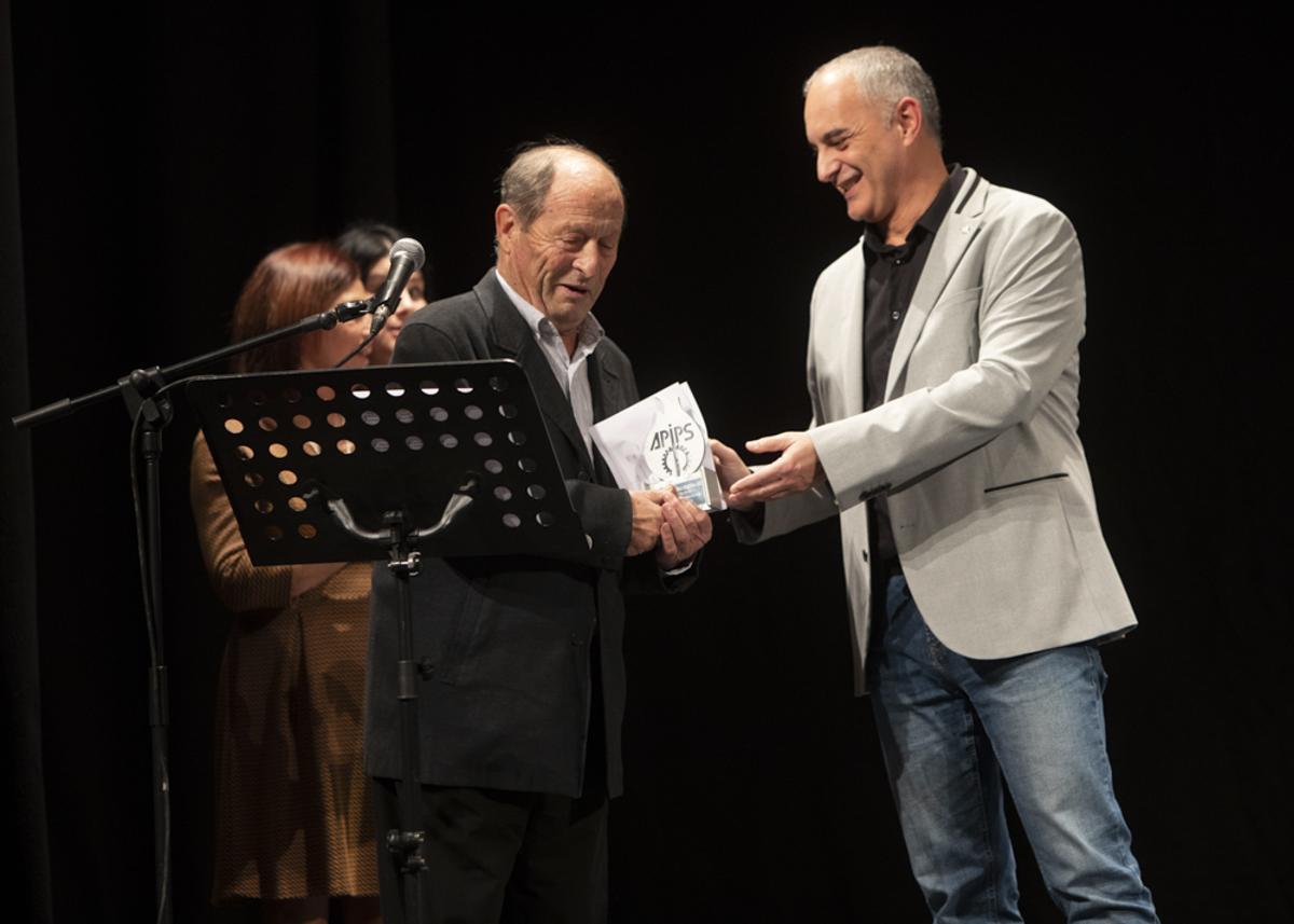 La Asociación de Patrimonio Industrial de Puerto de Sagunto inaugura la exposición de Ramón Rodríguez  "Miradas de ayer. Pinceladas de la memoria"
