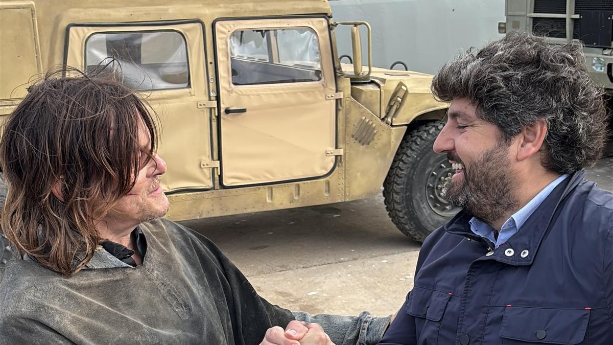 López Miras, junto a Norman Reedus.