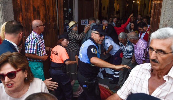 San Bartolomé cae en Tunte y el cura acaba herido.