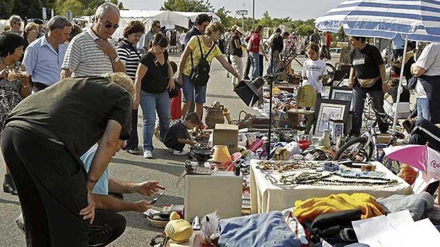 Mercadillos como éste de Marratxí quedan suspendidos hasta nuevo aviso, como medida de protección contra el coronavirus.