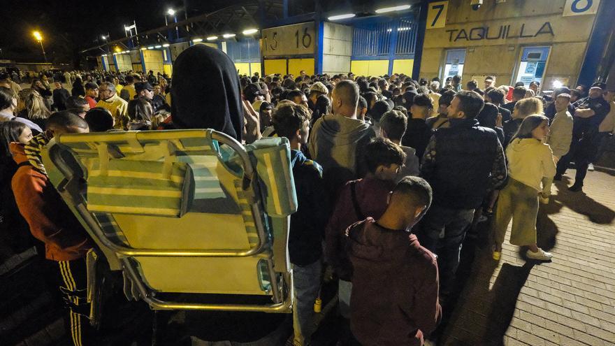 La picaresca en la batalla por el ascenso: vendo gorra a 250 euros y regalo una entrada para la UD Las Palmas