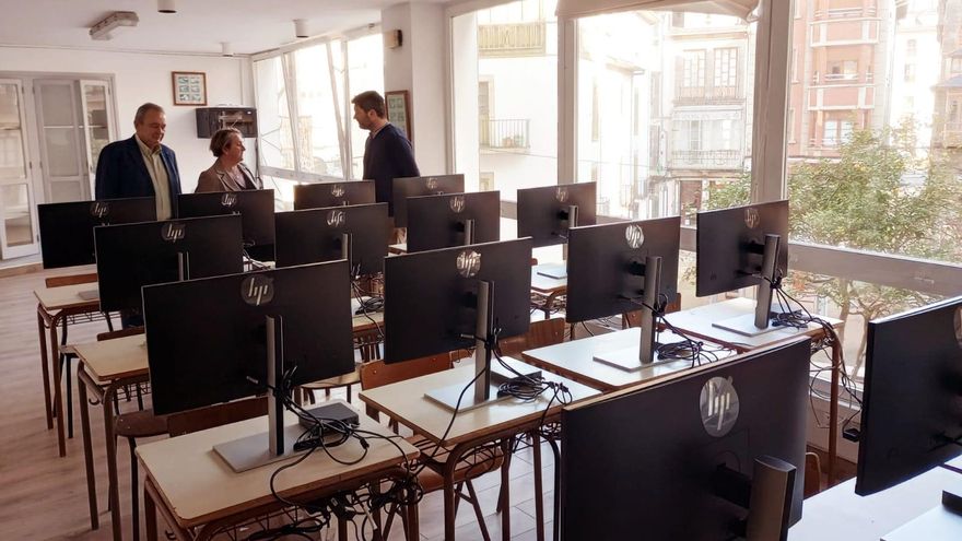 Luarca inaugura sala para los exámenes de la DGT
