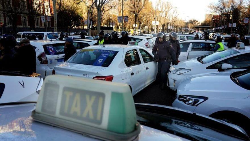 El taxi de Madrid cumple medio mes en huelga pendientes de una nueva reunión con la Comunidad