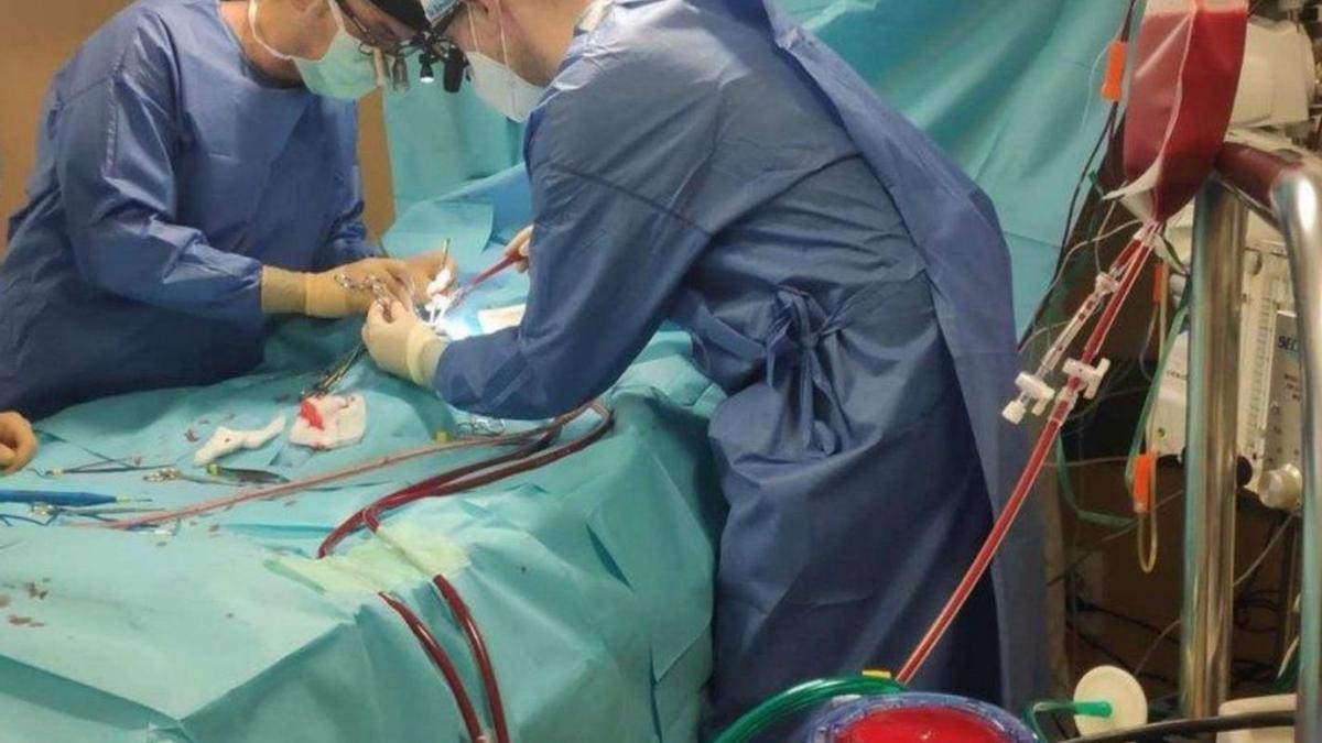 Intervención en la Arrixaca con el equipo ECMO a un bebé con una cardiopatía severa.