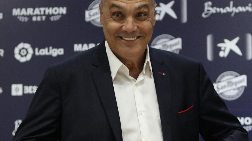 Mario Armando Husillos, nuevo director deportivo del club, posa sonriente en La Rosaleda, ayer durante su presentación.