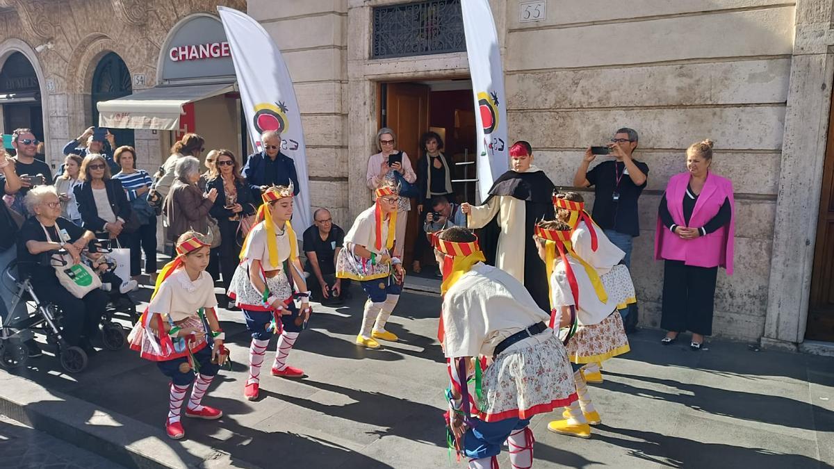 Los Moretons de Manacor ya están en Roma para danzar ante el Papa Francisco