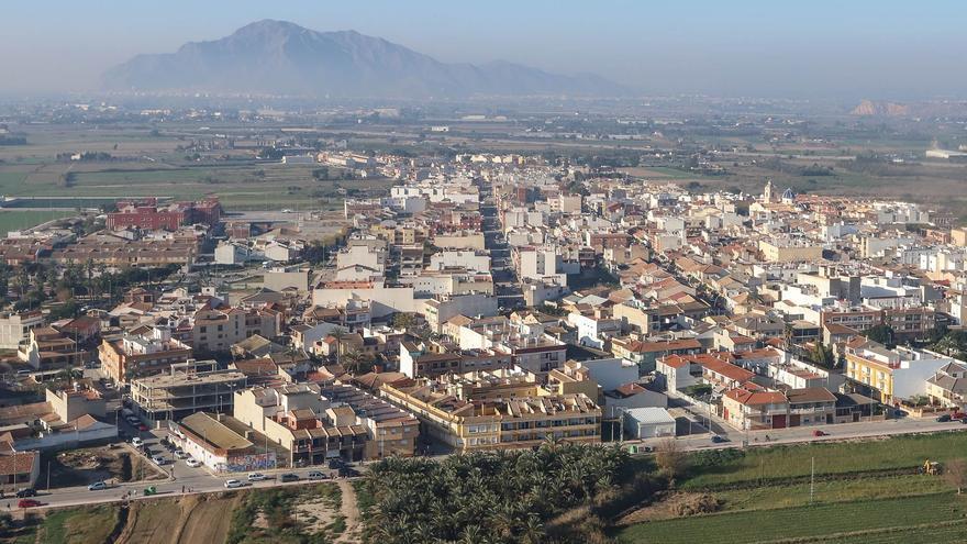 El Ayuntamiento de Catral invertirá 4,3 millones en su servicio de limpieza viaria que abarcará todos los días del año