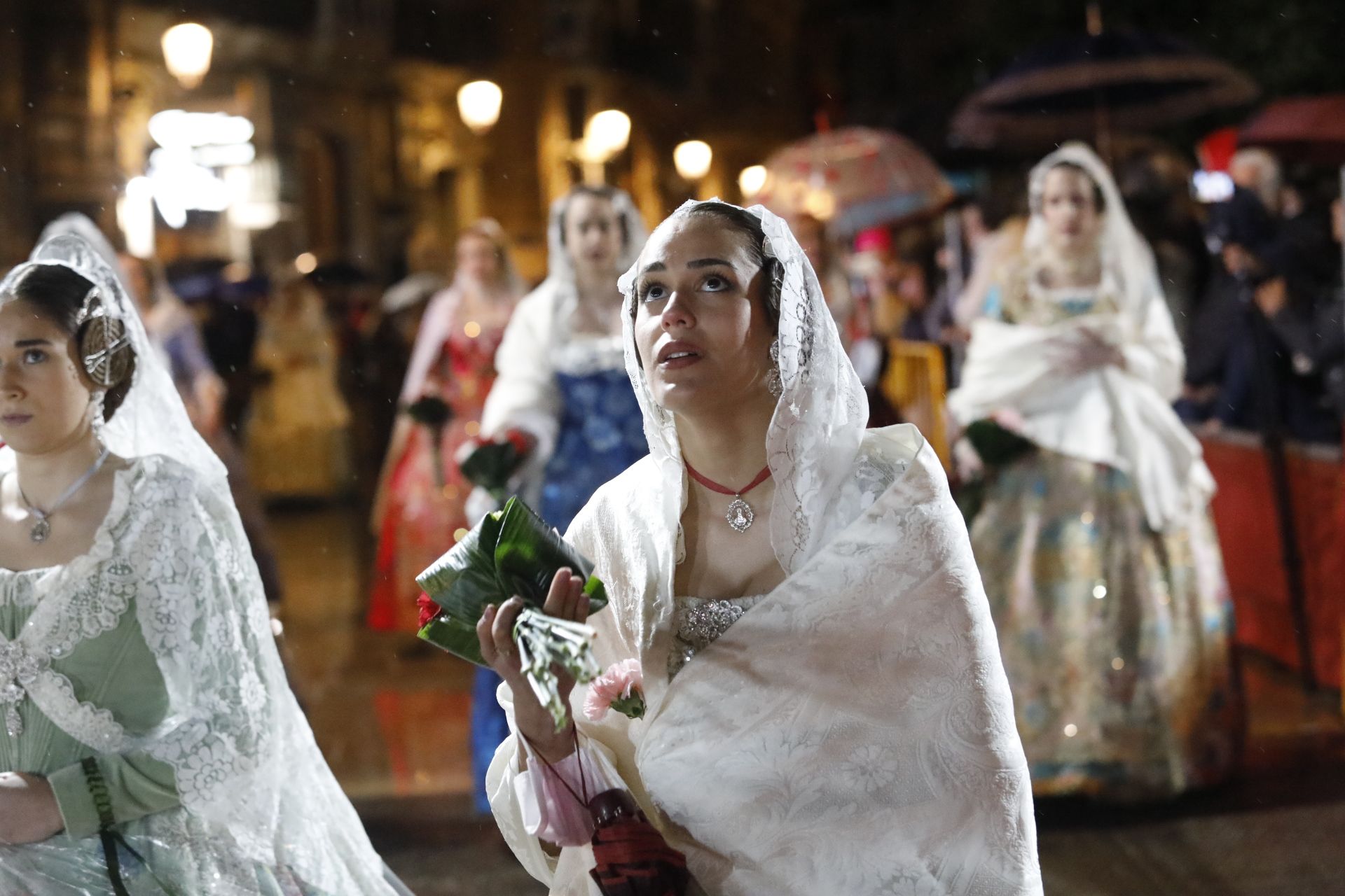 Búscate en el primer día de ofrenda por la calle de la Quart (entre las 19:00 a las 20:00 horas)