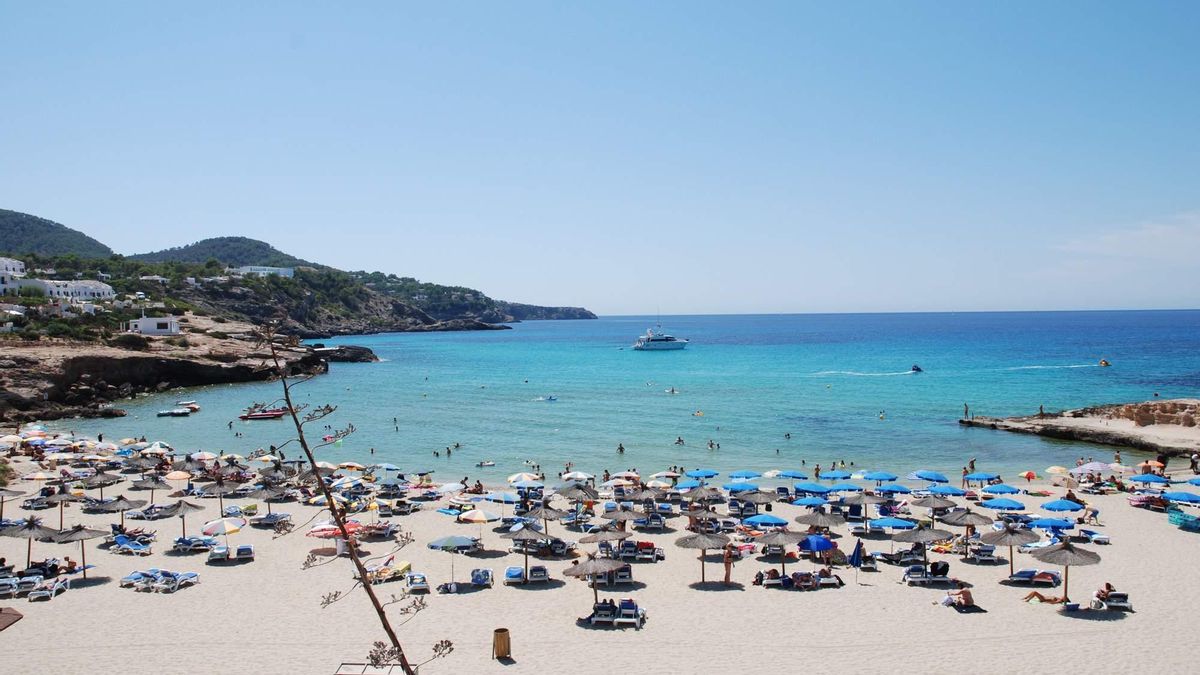 Imagen de la playa de Cala Tarida.