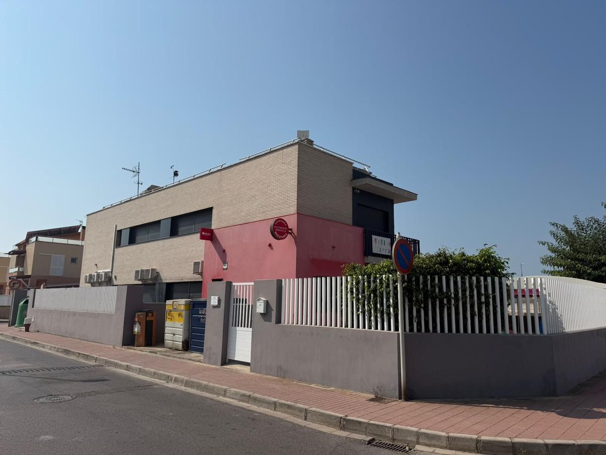 Otra foto de la fachada del local.