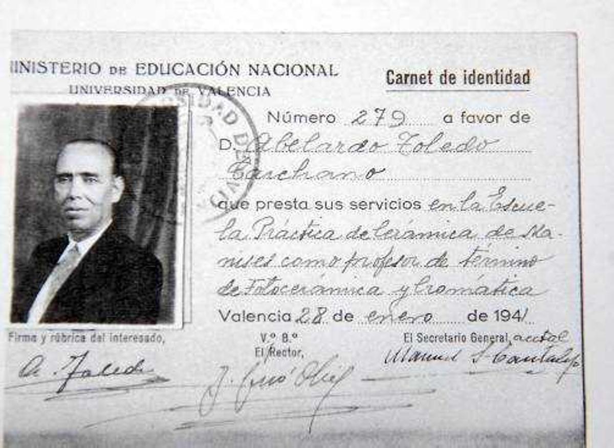 La «joya» con adornos en oro y plata regalada a Alfonso XIII. La máquina Victoria se llamó así en homenaje a la reina Victoria Eugenia. La regalada a Alfonso XIII tiene símbolos regios en oro.