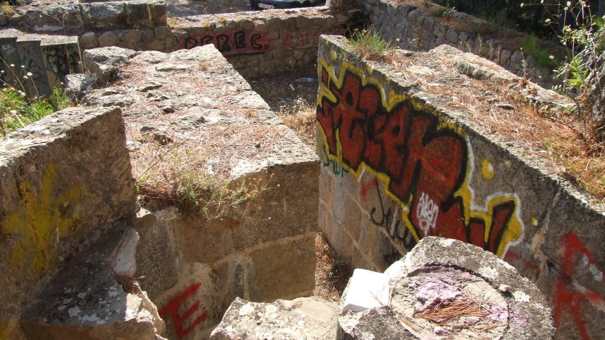 El monumento, propiedad del obispado de Mallorca, está en proceso de degradación.