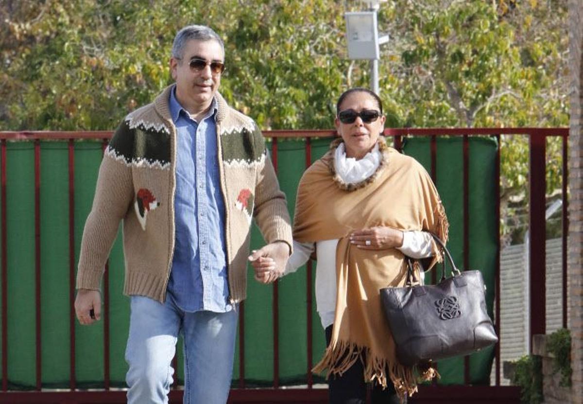 Isabel Pantoja a la salida de Alcalá de Guadaira (2015)