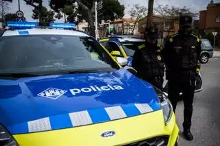 Fiscalía pide cinco años de prisión para un policía local de Barberà del Vallès por agredir a dos vecinos