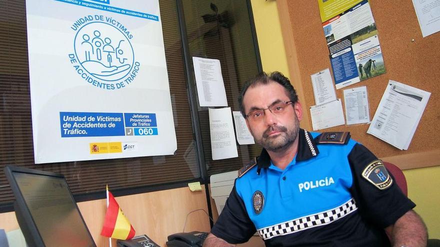 Raimundo García, el policía que alegra el confinamiento a los noreñenses