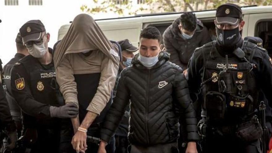 La jueza procesa por sedición a los 21 migrantes detenidos por el ‘avión patera’ que aterrizó en Mallorca