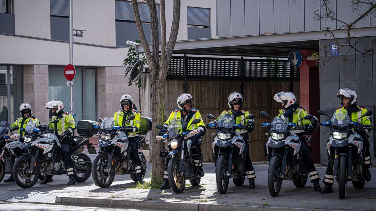 Agentes preparados para actuar contra la multireincidència en Barcelona.
