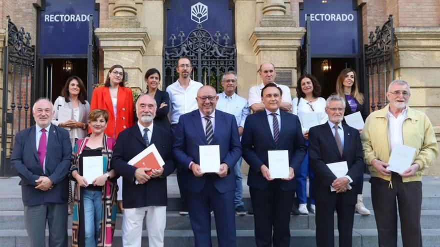 La UCO presenta ‘Apuntes de medio siglo de historia universitaria’.