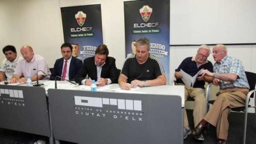 El presidente del Elche, José Sepulcre, el concejal de Deportes, Daniel Rubio, y los representantes de los distintos clubes.