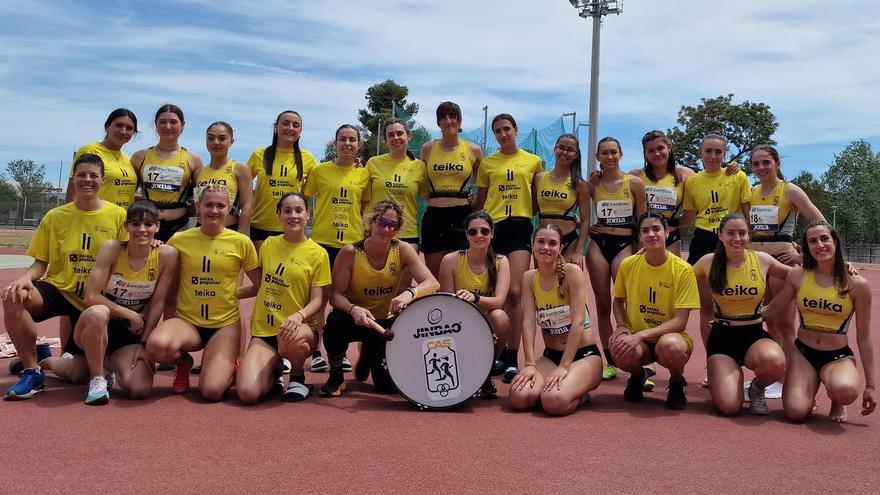 Las féminas del CA Safor Teika tras la competición de Gandia